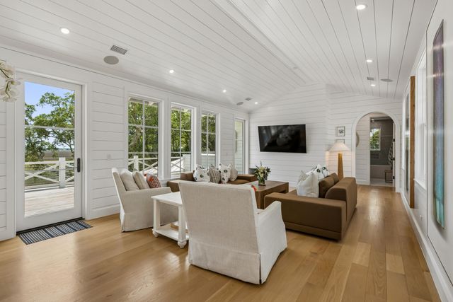 967 Royall Avenue, Mount Pleasant, SC 29464