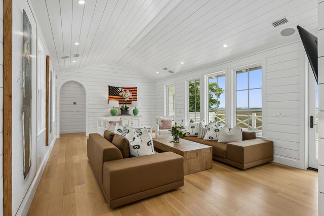 967 Royall Avenue, Mount Pleasant, SC 29464