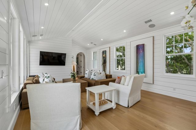 967 Royall Avenue, Mount Pleasant, SC 29464