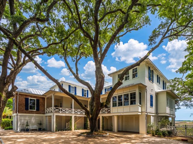 967 Royall Avenue, Mount Pleasant, SC 29464