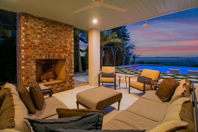 967 Royall Avenue, Mount Pleasant, SC 29464