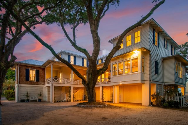 967 Royall Avenue, Mount Pleasant, SC 29464