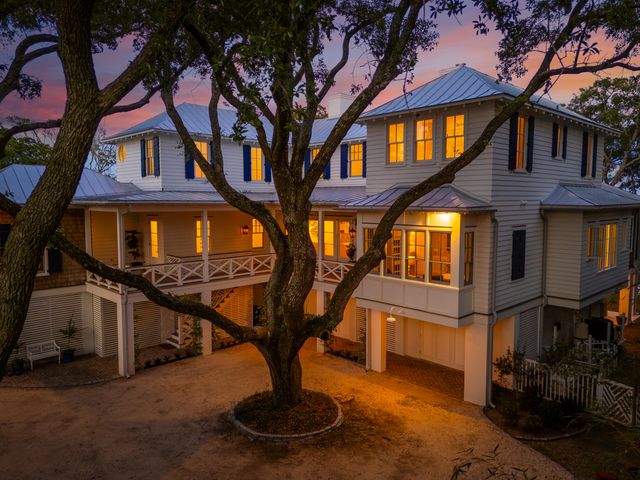 967 Royall Avenue, Mount Pleasant, SC 29464