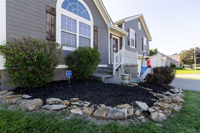7431 N Lewis Avenue, Kansas City, MO 64158
