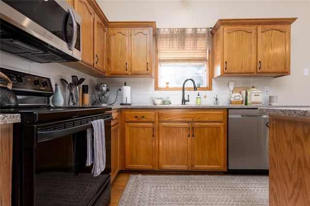 7431 N Lewis Avenue, Kansas City, MO 64158