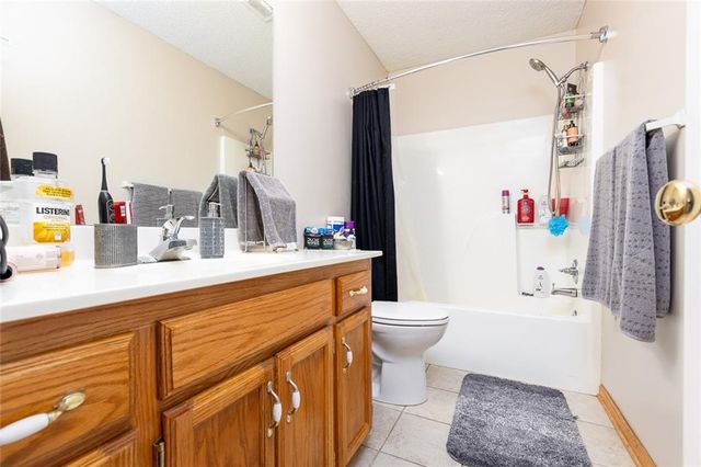 7431 N Lewis Avenue, Kansas City, MO 64158