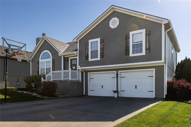 7431 N Lewis Avenue, Kansas City, MO 64158
