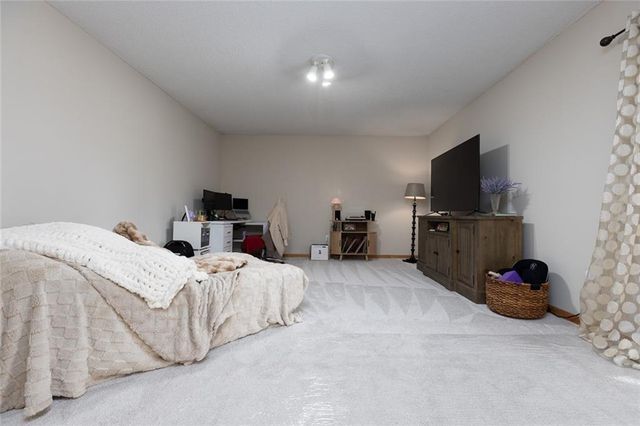 7431 N Lewis Avenue, Kansas City, MO 64158