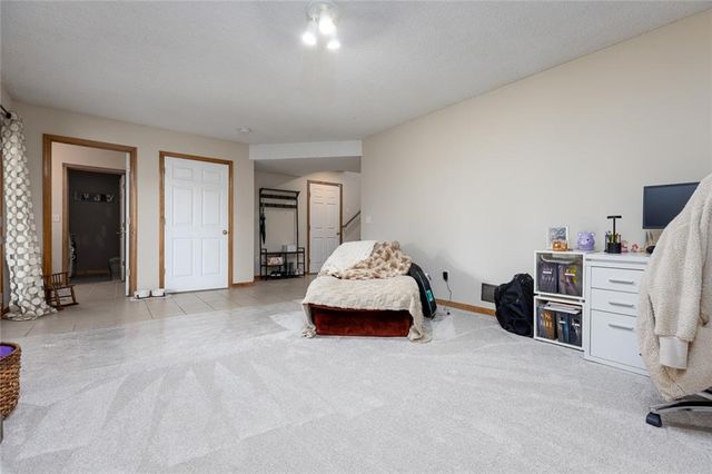 7431 N Lewis Avenue, Kansas City, MO 64158