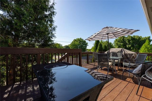 7431 N Lewis Avenue, Kansas City, MO 64158