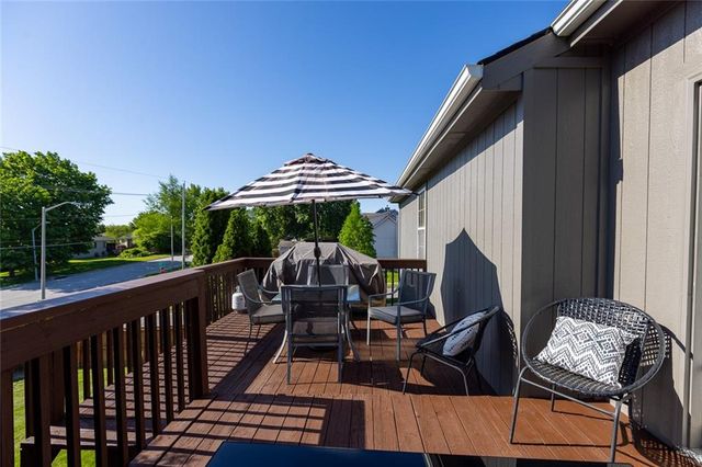 7431 N Lewis Avenue, Kansas City, MO 64158