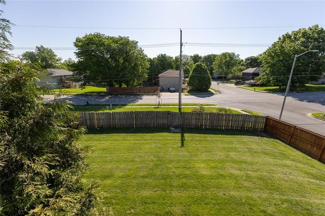 7431 N Lewis Avenue, Kansas City, MO 64158