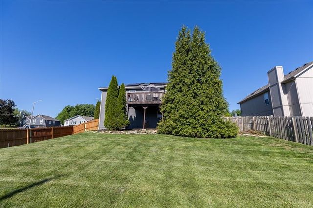 7431 N Lewis Avenue, Kansas City, MO 64158