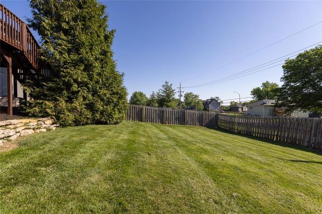7431 N Lewis Avenue, Kansas City, MO 64158
