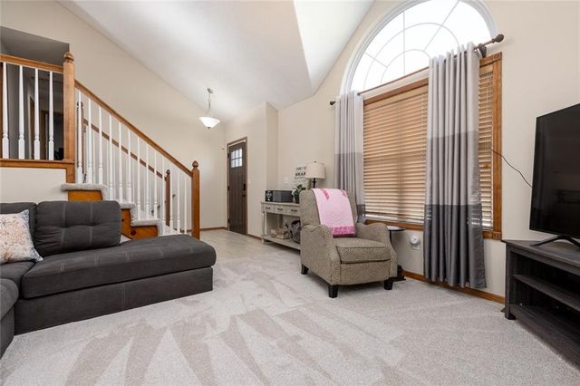 7431 N Lewis Avenue, Kansas City, MO 64158