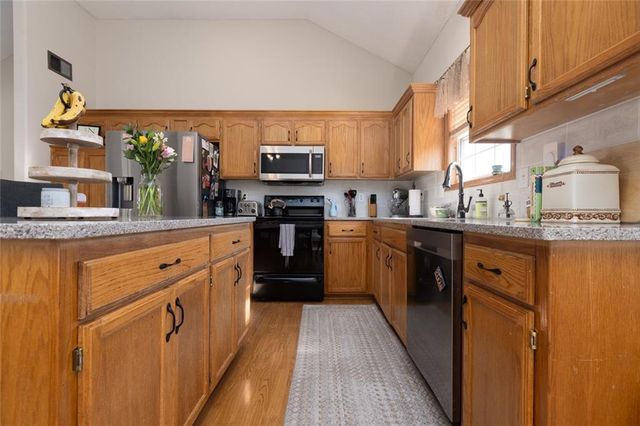 7431 N Lewis Avenue, Kansas City, MO 64158