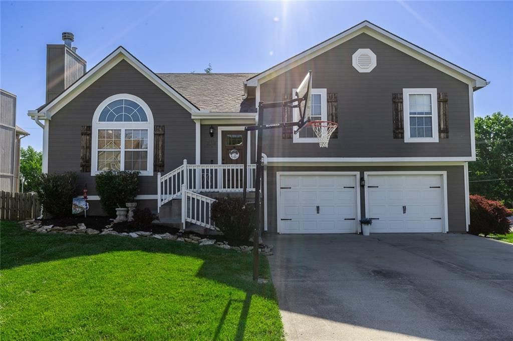 7431 N Lewis Avenue, Kansas City, MO 64158