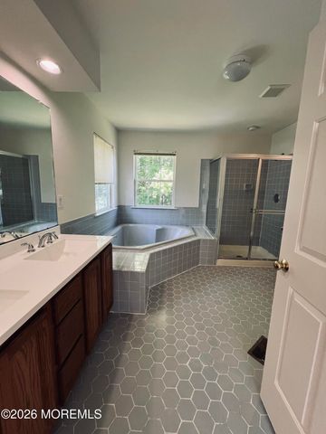 18 Dayna Court, Howell, NJ 07731