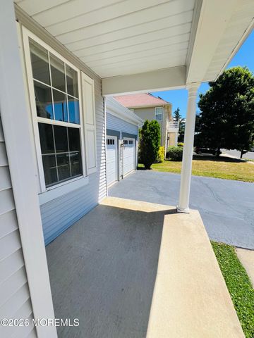 18 Dayna Court, Howell, NJ 07731