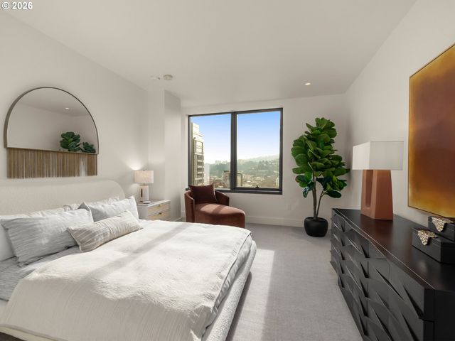 550 Sw 10TH Ave 2501, Portland, OR 97205