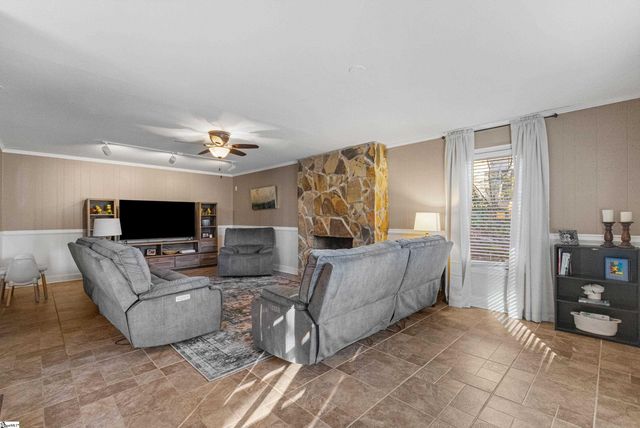 408 Camelot Drive, Simpsonville, SC 29681