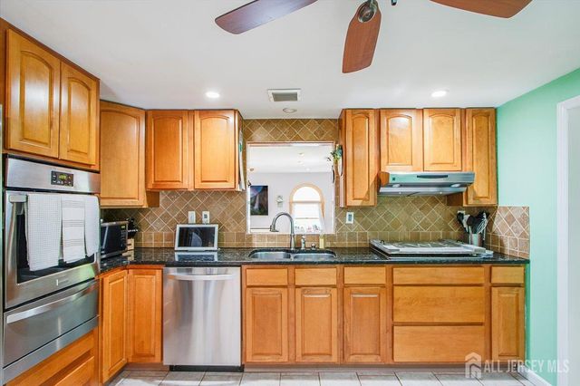 85 Othen Street, Edison, NJ 08817