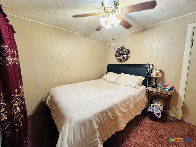 735 San Antonio Avenue, Seguin, TX 78155