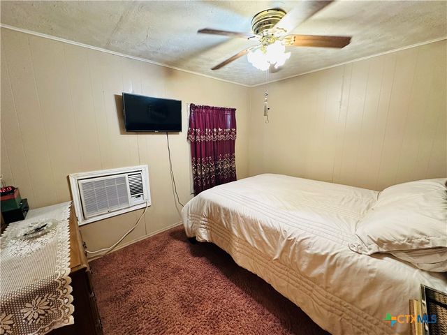 735 San Antonio Avenue, Seguin, TX 78155