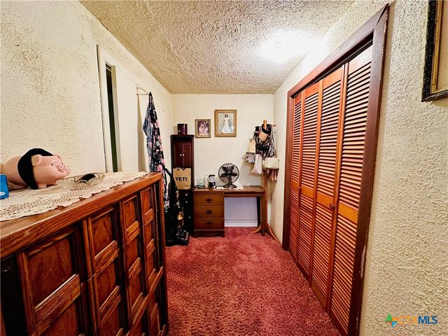 735 San Antonio Avenue, Seguin, TX 78155