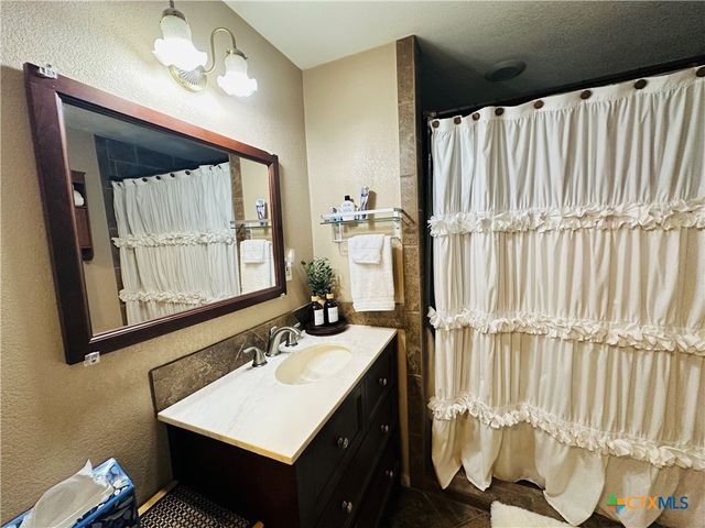 735 San Antonio Avenue, Seguin, TX 78155