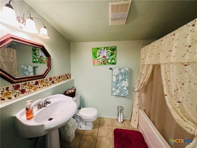 735 San Antonio Avenue, Seguin, TX 78155