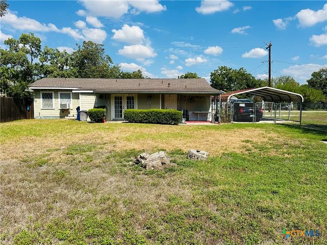735 San Antonio Avenue, Seguin, TX 78155