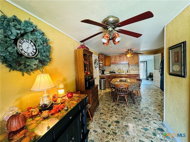 735 San Antonio Avenue, Seguin, TX 78155