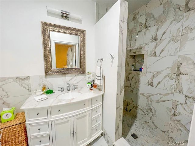 542 N Kilkea Drive, Los Angeles, CA 90048