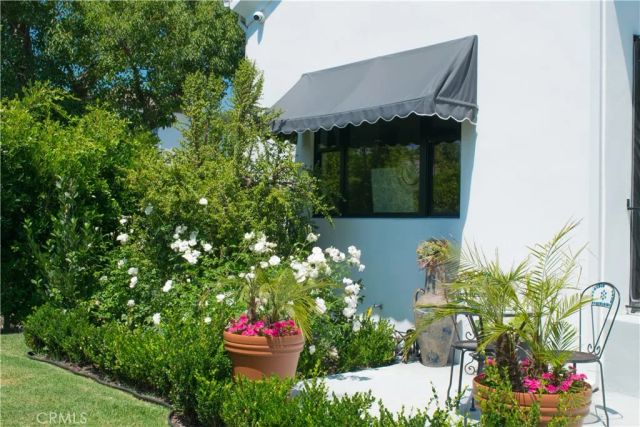 542 N Kilkea Drive, Los Angeles, CA 90048