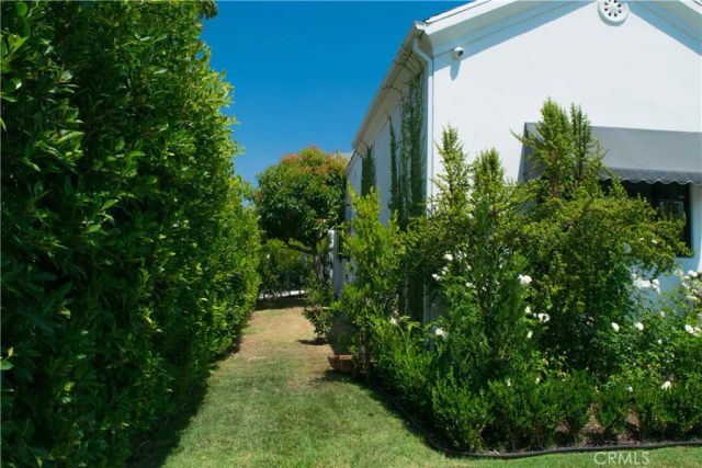 542 N Kilkea Drive, Los Angeles, CA 90048