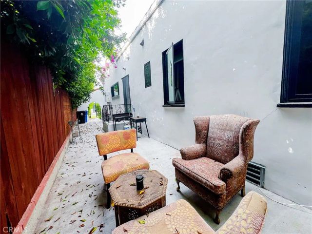 542 N Kilkea Drive, Los Angeles, CA 90048