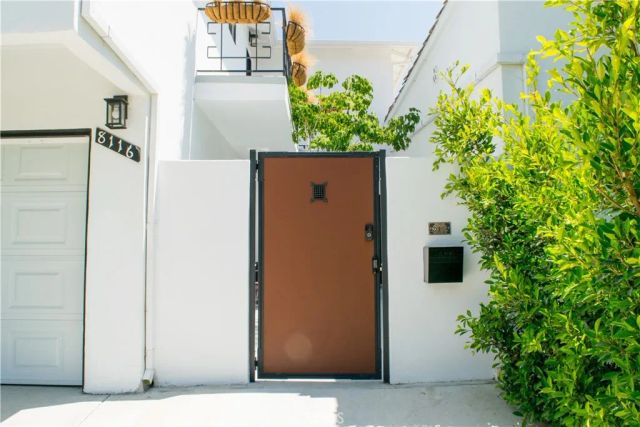 542 N Kilkea Drive, Los Angeles, CA 90048