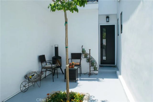 542 N Kilkea Drive, Los Angeles, CA 90048