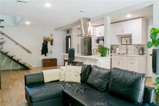 542 N Kilkea Drive, Los Angeles, CA 90048