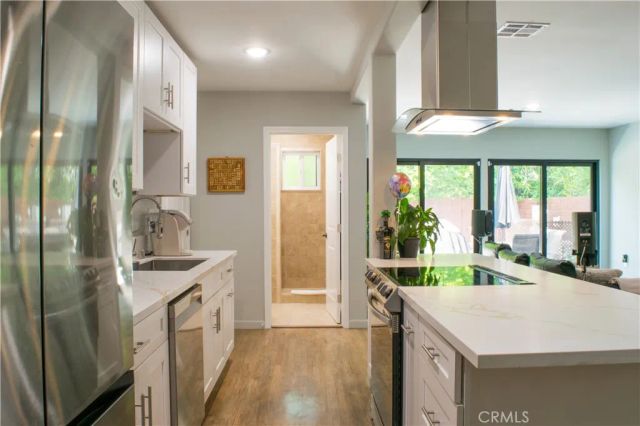 542 N Kilkea Drive, Los Angeles, CA 90048