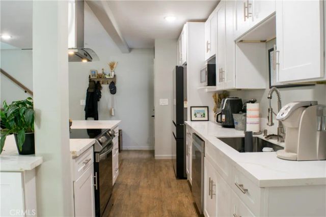 542 N Kilkea Drive, Los Angeles, CA 90048