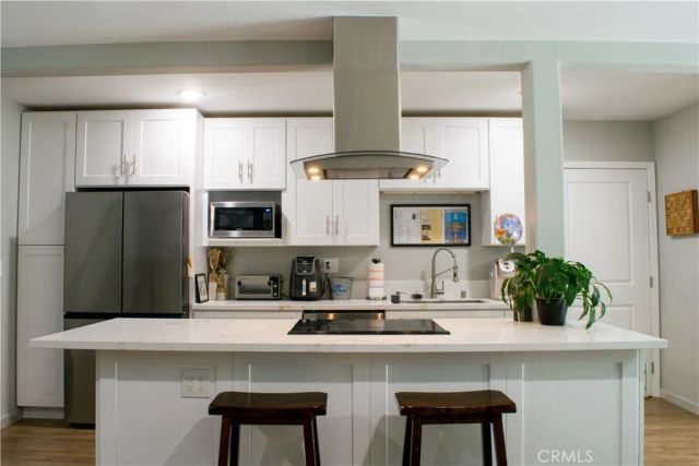 542 N Kilkea Drive, Los Angeles, CA 90048