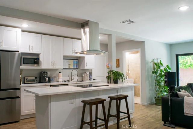 542 N Kilkea Drive, Los Angeles, CA 90048