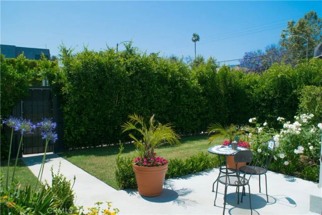 542 N Kilkea Drive, Los Angeles, CA 90048