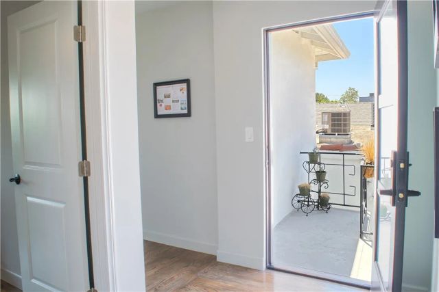 542 N Kilkea Drive, Los Angeles, CA 90048