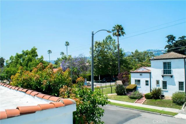 542 N Kilkea Drive, Los Angeles, CA 90048