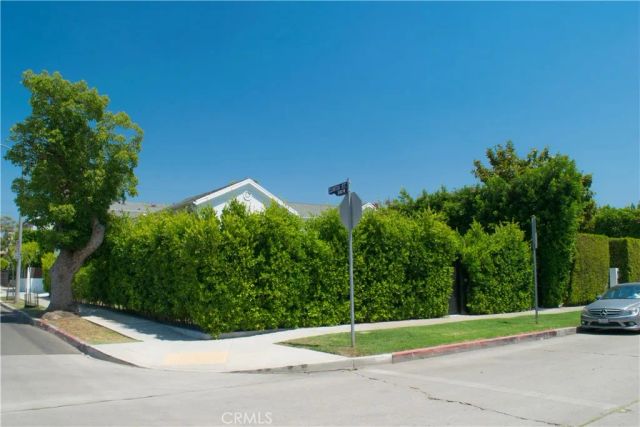 542 N Kilkea Drive, Los Angeles, CA 90048