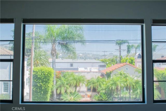 542 N Kilkea Drive, Los Angeles, CA 90048