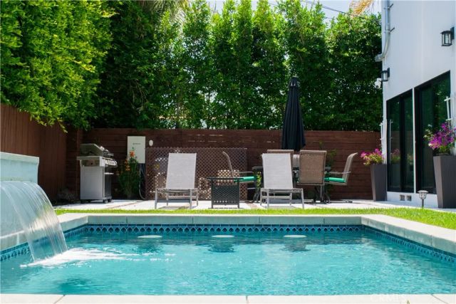 542 N Kilkea Drive, Los Angeles, CA 90048